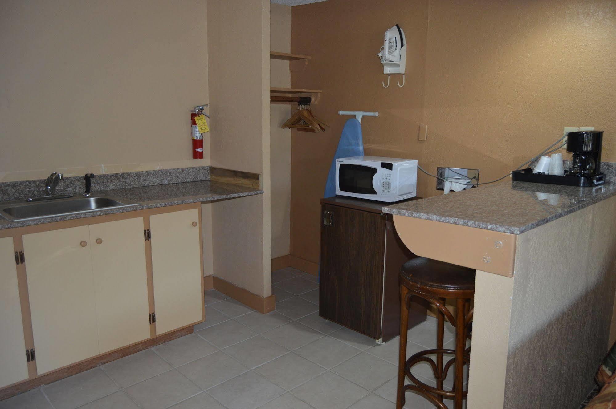 New World Inn Barre Екстериор снимка