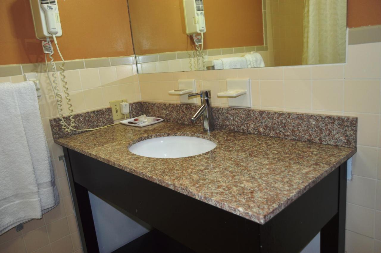 New World Inn Barre Екстериор снимка