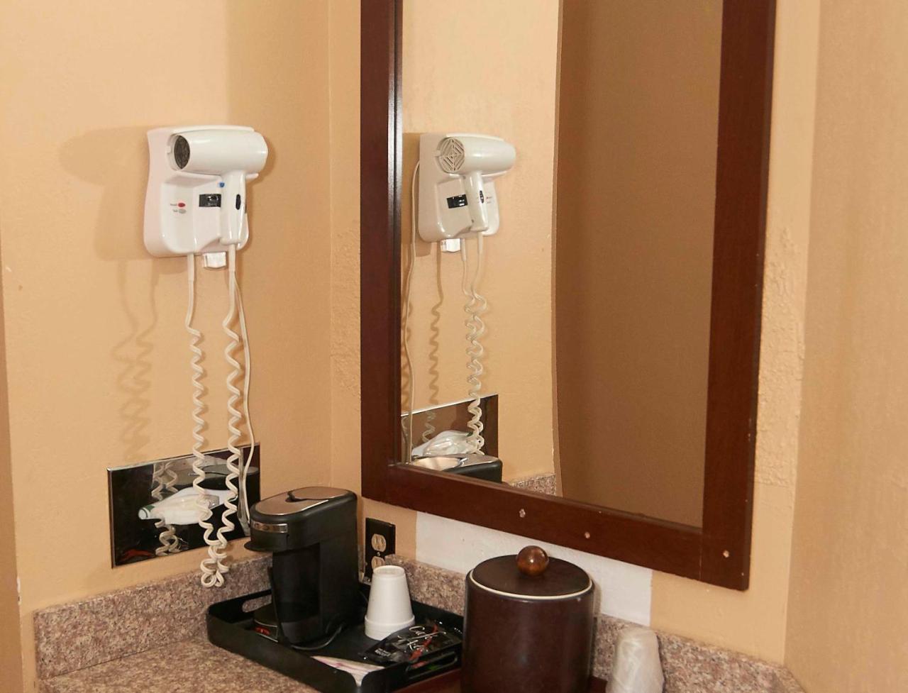New World Inn Barre Екстериор снимка