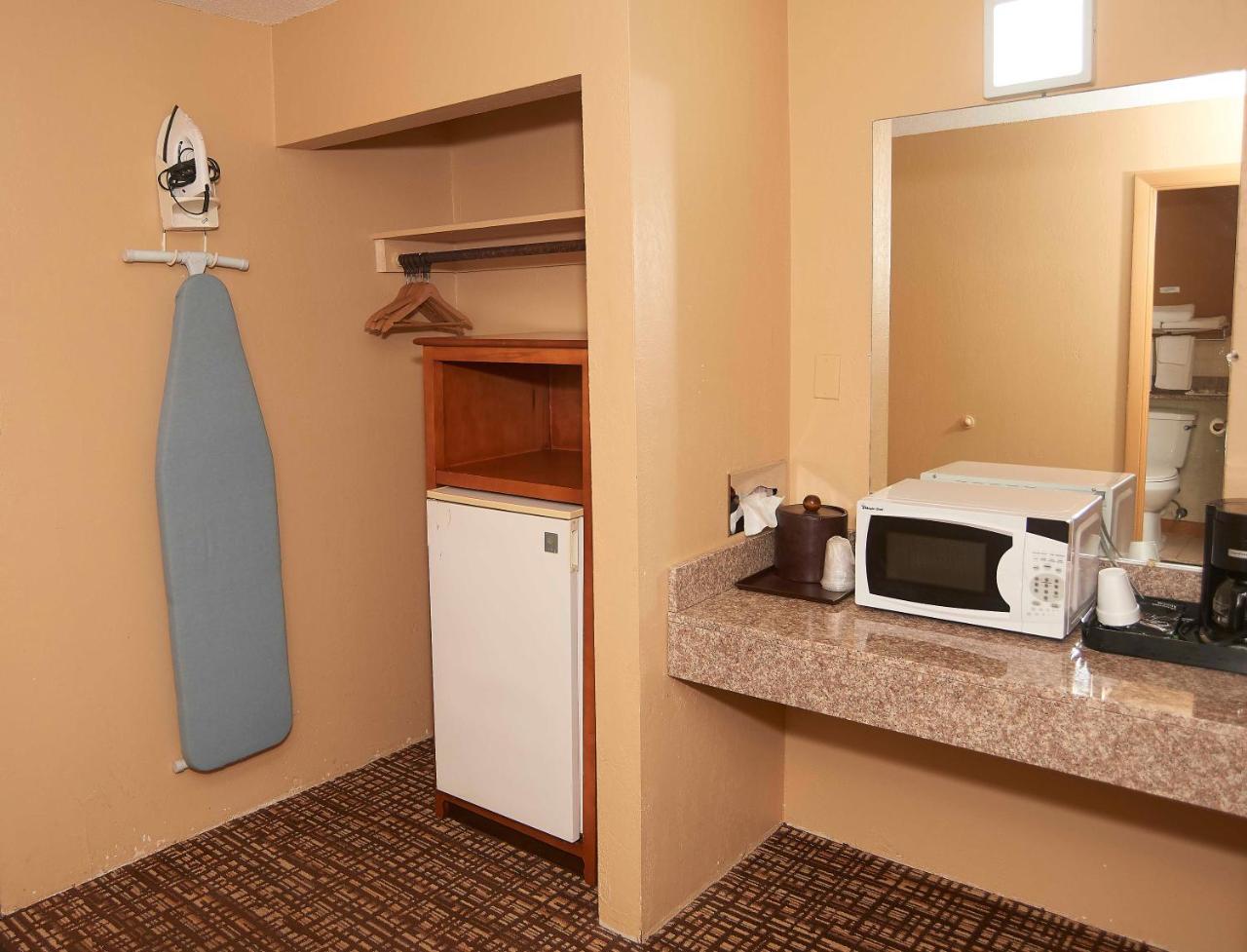 New World Inn Barre Екстериор снимка
