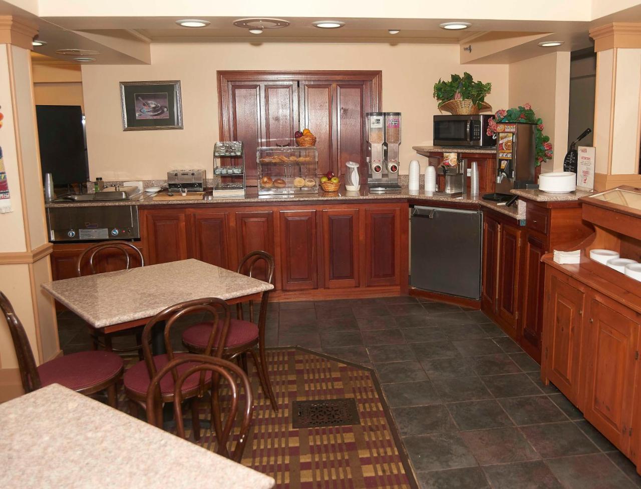 New World Inn Barre Екстериор снимка